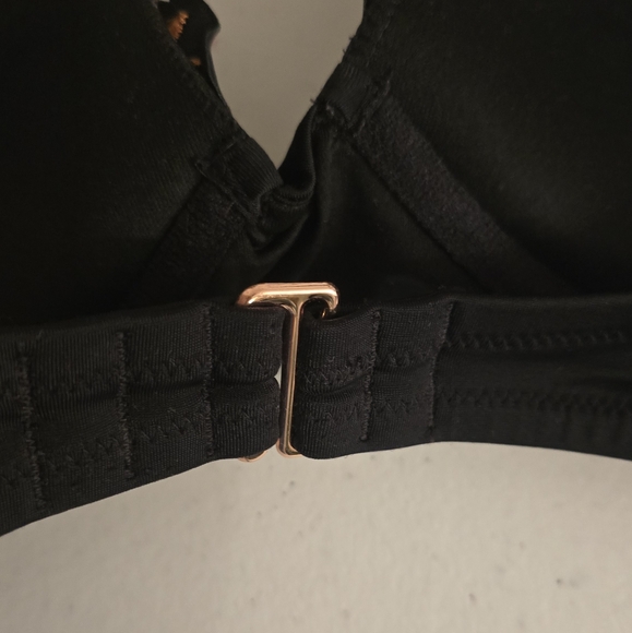 Women's Tropics Light Lift Eyelet Trim TriangleBikini Top-Shade & Shore Size 34D - Picture 9 of 13